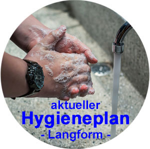 Foto vom Händewaschen hinter folgendem Text "aktueller Hygieneplan Langform"